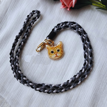 將圖片載入圖庫檢視器 客製化寵物似顏繪電話掛繩黑灰色