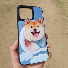將圖片載入圖庫檢視器 客製化禮物毛孩似顏繪鏡面手機殼(MagSafe)連支架